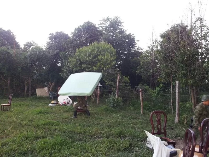 Vecinos del sector donde se dinamitó el oleoducto fueron evacuados de la zona.
